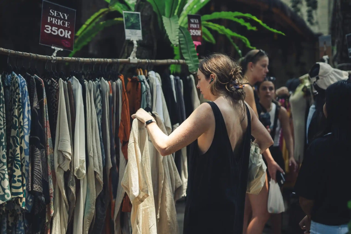traditional clothing at la brisa market