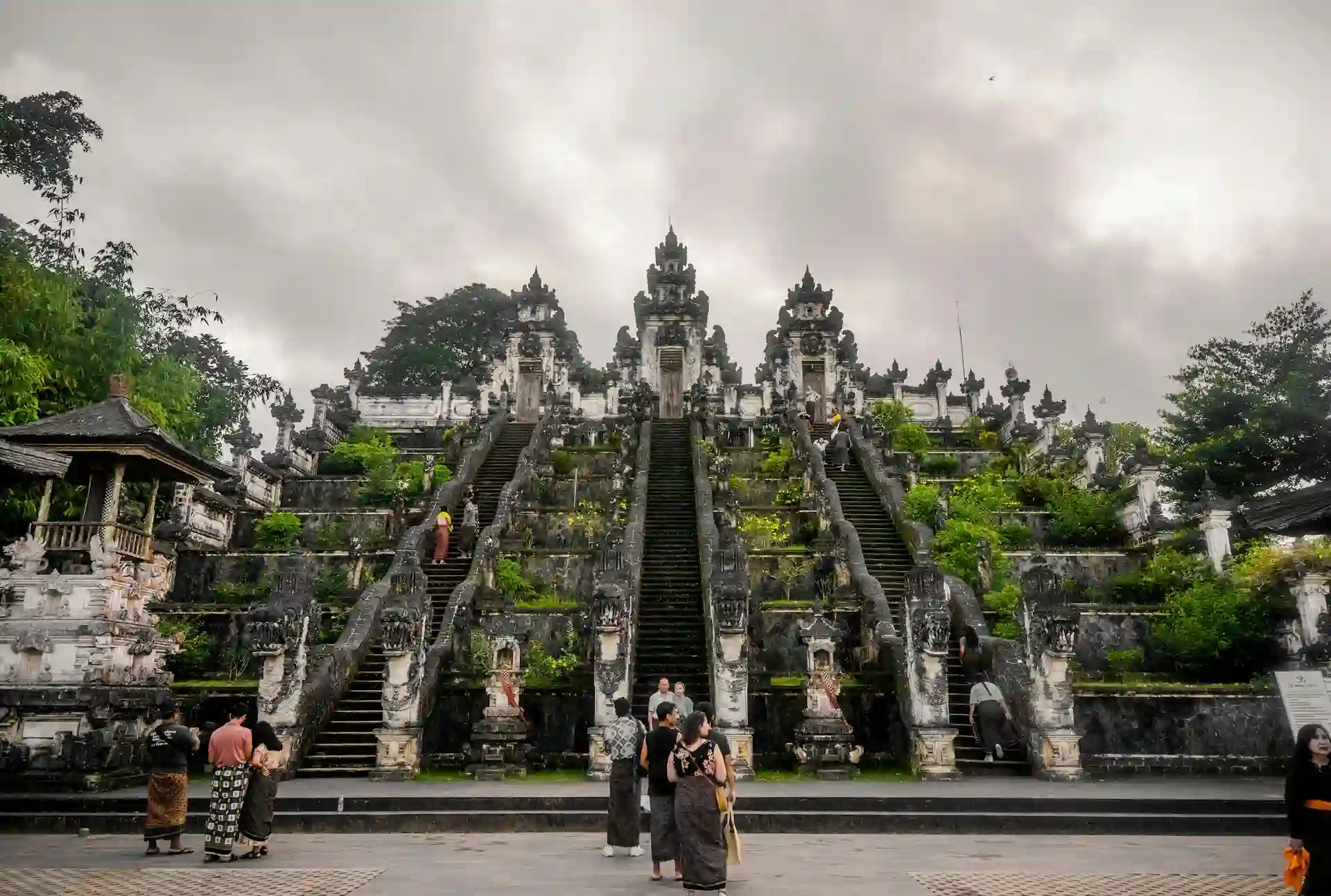 travel tips guide to the lempuyang temple bali